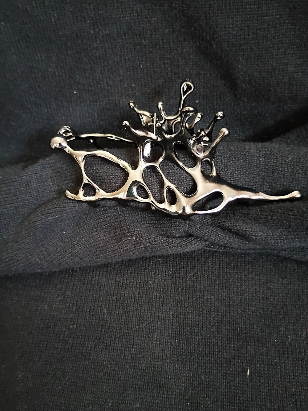 *NWOT* Black Sculptural Metal Hair Clip for Women